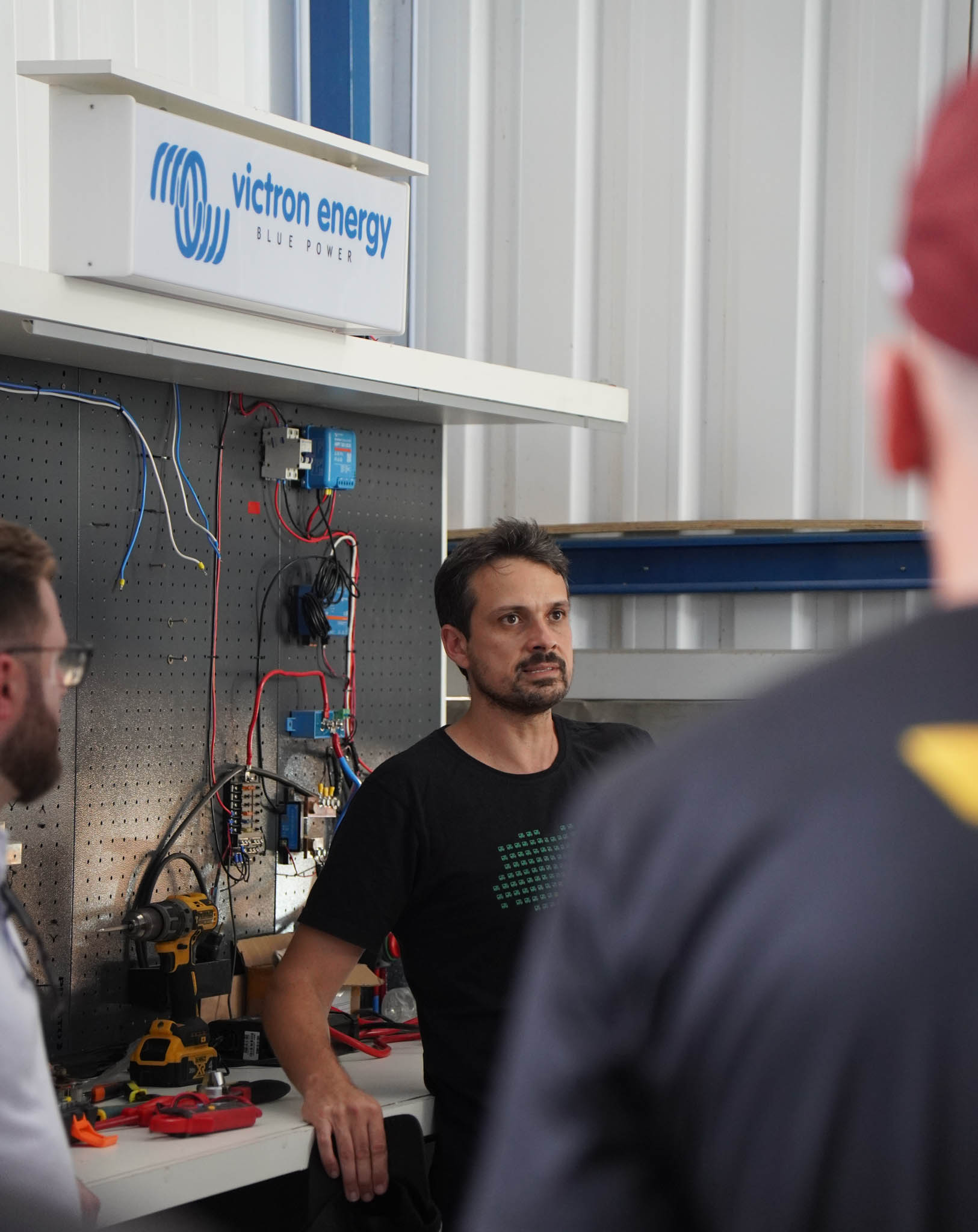 Treinamento Victron Energy - Mentoria especializada em sistemas elétricos